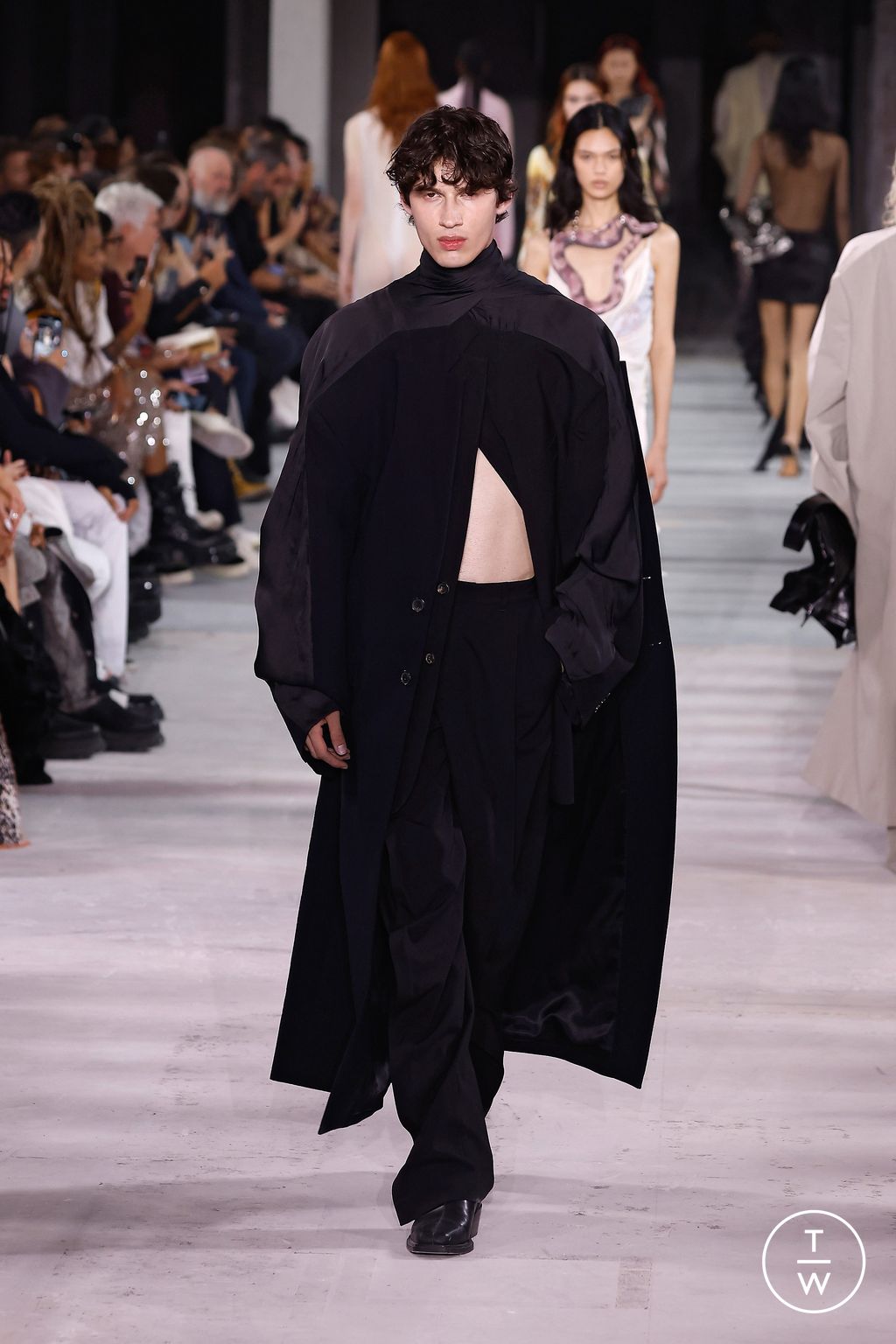 Fashion Week Paris Spring/Summer 2024 look 36 from the Y/PROJECT collection womenswear