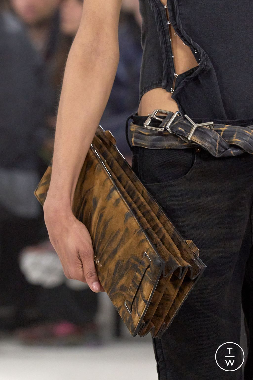 Fashion Week Paris Fall/Winter 2023 look 35 de la collection Y/PROJECT womenswear accessories