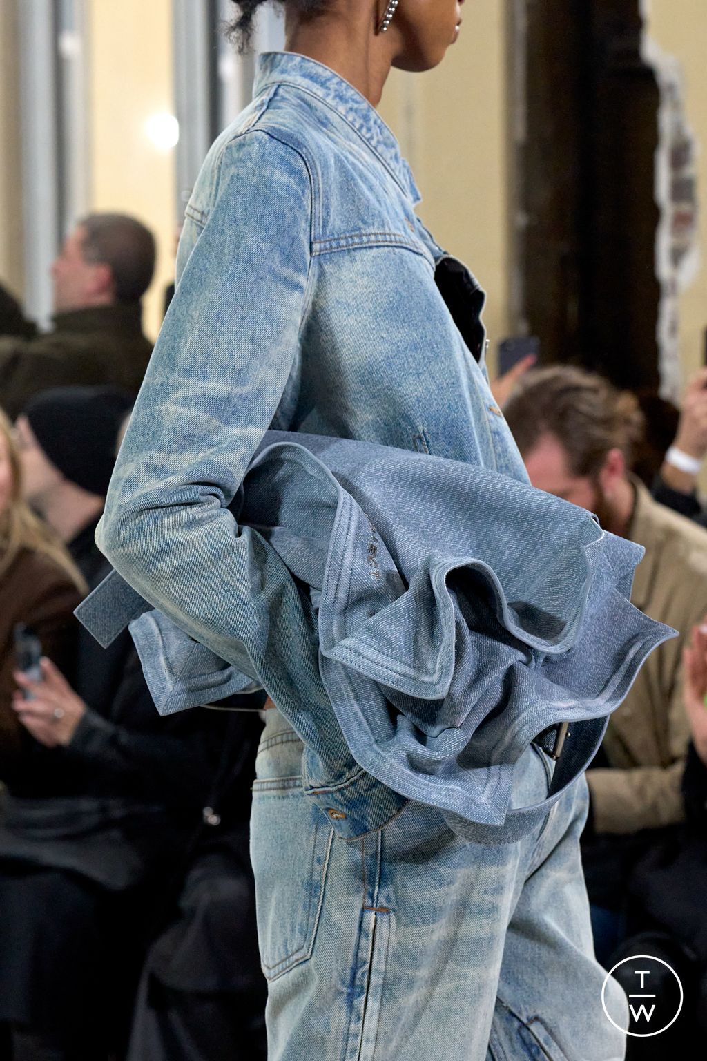 Fashion Week Paris Fall/Winter 2023 look 37 de la collection Y/PROJECT womenswear accessories