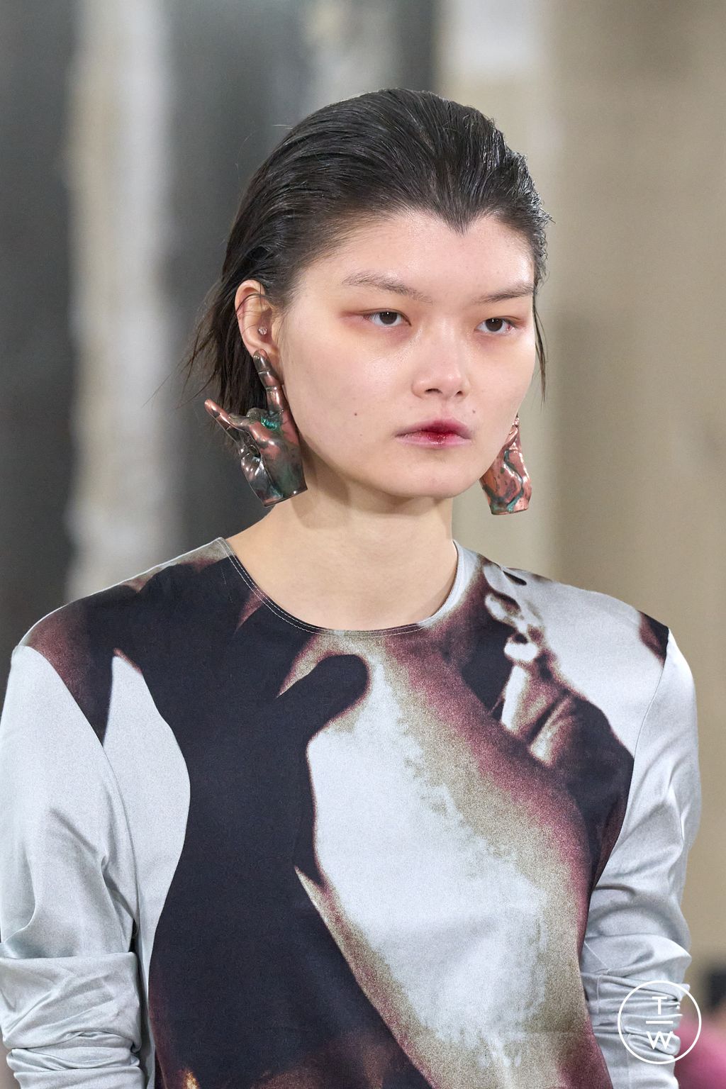 Fashion Week Paris Fall/Winter 2023 look 54 from the Y/PROJECT collection womenswear accessories