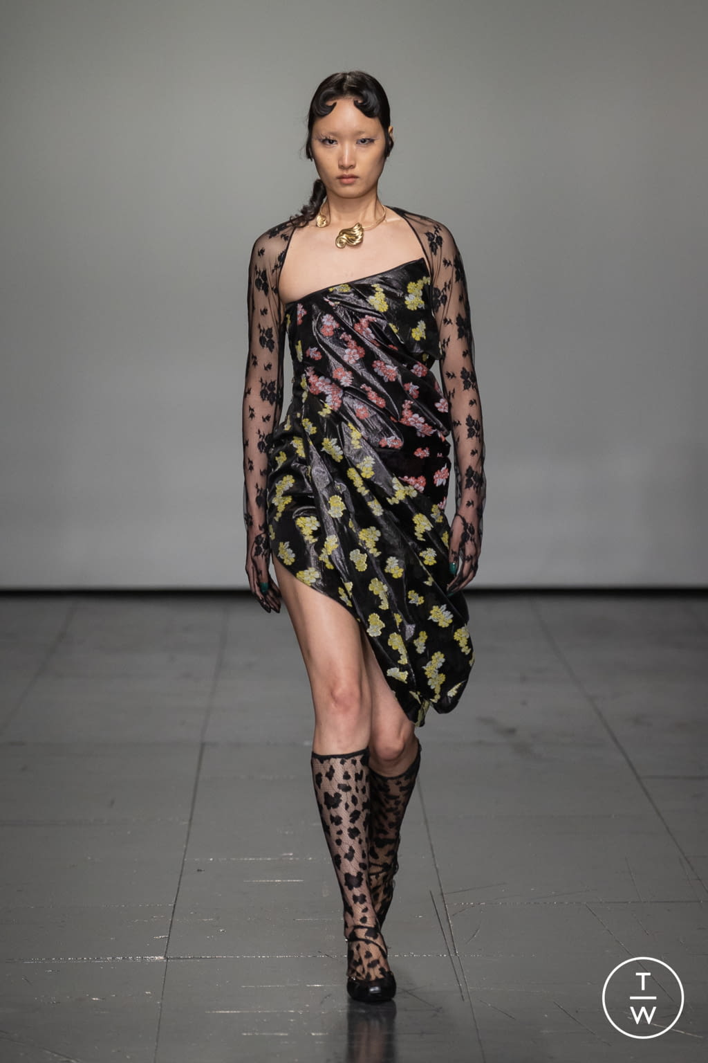 Fashion Week London Fall/Winter 2022 look 3 from the Yuhan Wang collection 女装
