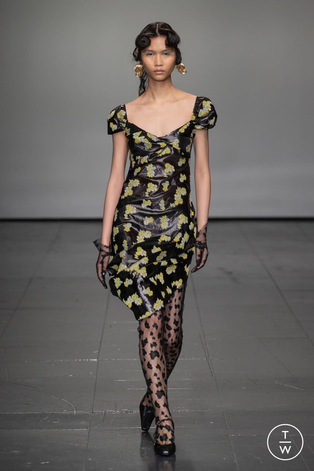 Fashion Week London Fall/Winter 2022 look 5 de la collection Yuhan Wang womenswear