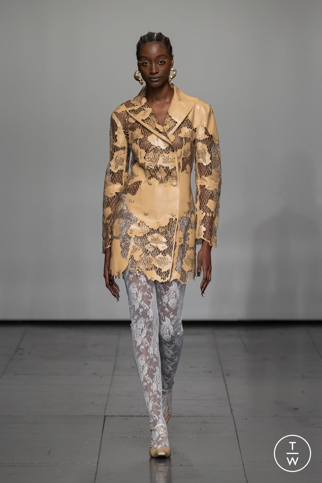 Fashion Week London Fall/Winter 2022 look 9 from the Yuhan Wang collection womenswear