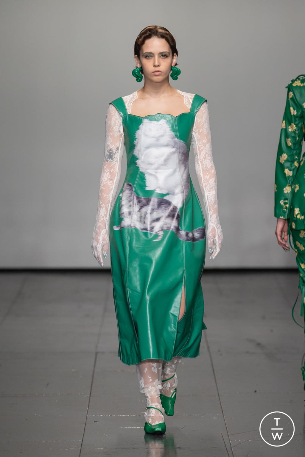 Fashion Week London Fall/Winter 2022 look 24 from the Yuhan Wang collection womenswear