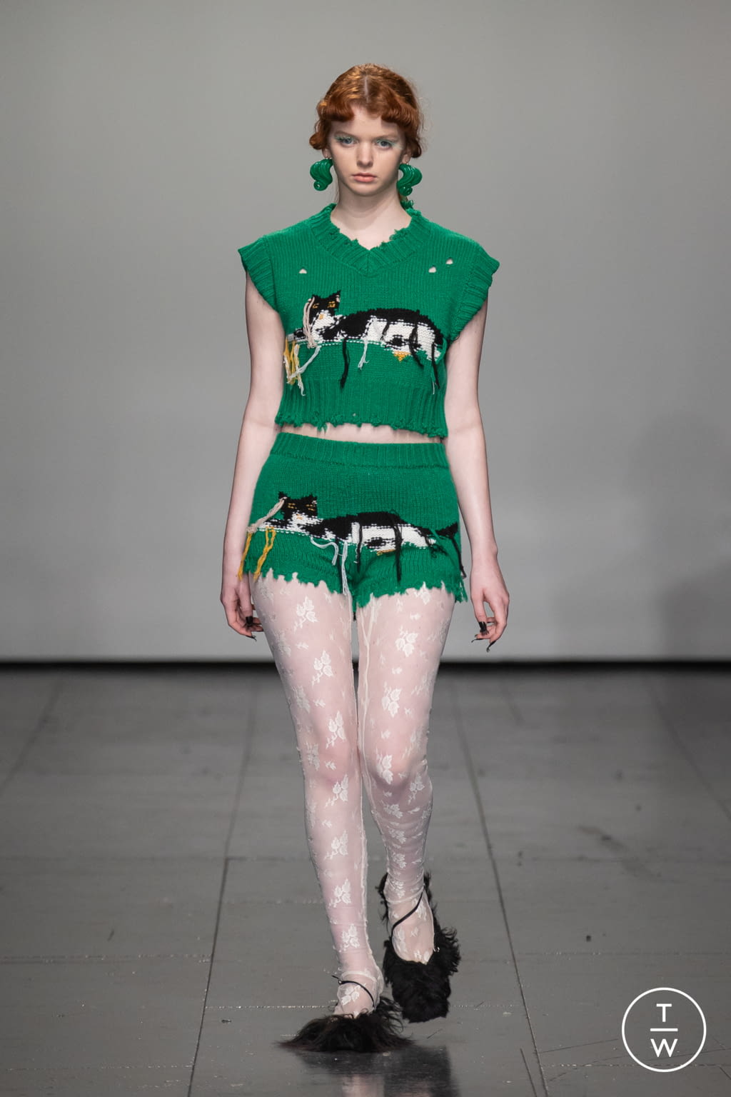 Fashion Week London Fall/Winter 2022 look 25 from the Yuhan Wang collection womenswear
