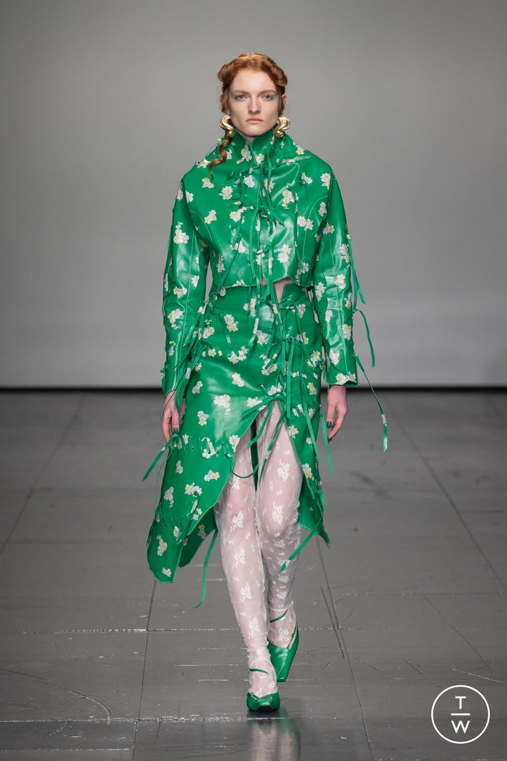 Fashion Week London Fall/Winter 2022 look 27 from the Yuhan Wang collection 女装