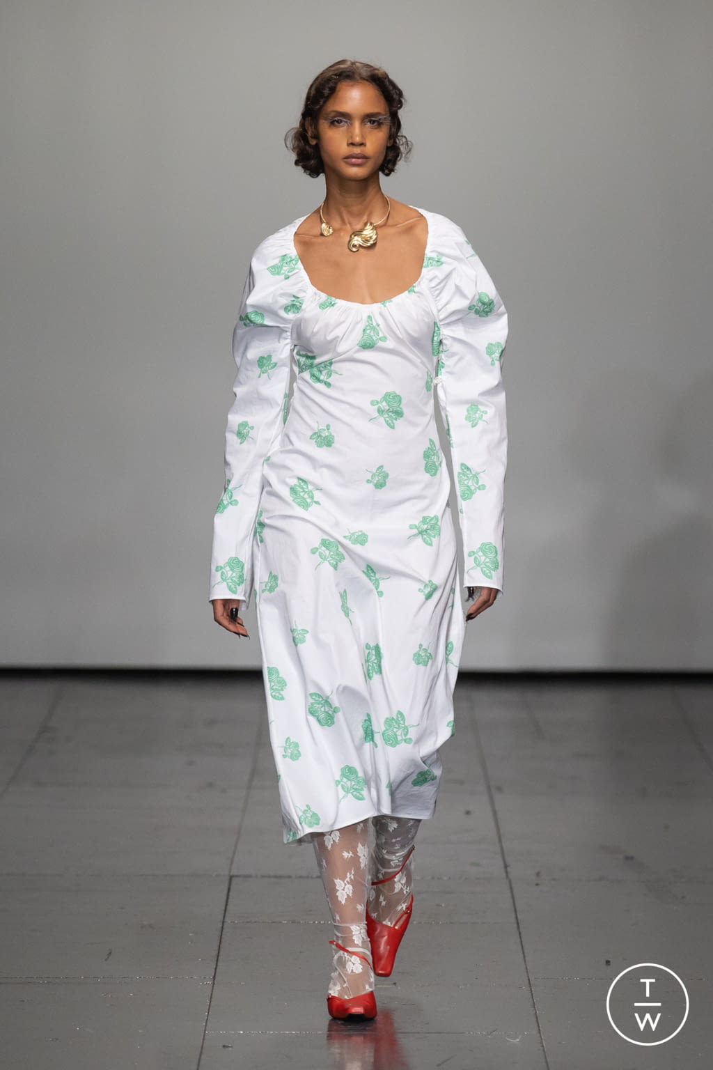 Fashion Week London Fall/Winter 2022 look 29 from the Yuhan Wang collection womenswear
