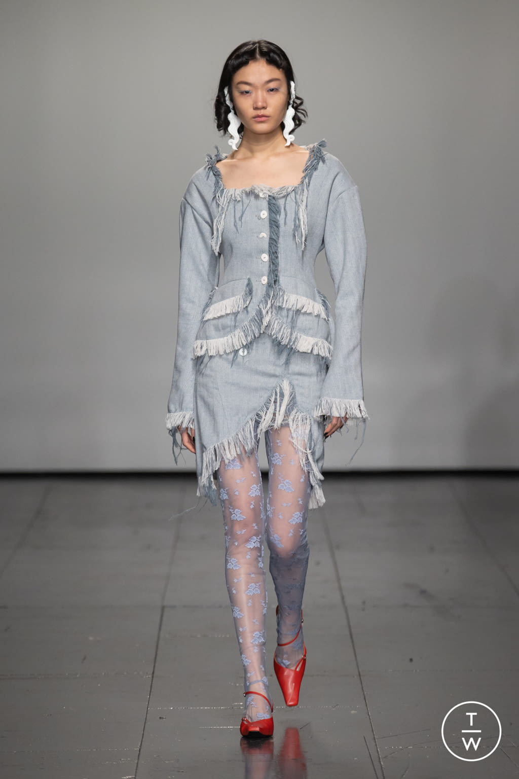Fashion Week London Fall/Winter 2022 look 33 from the Yuhan Wang collection 女装