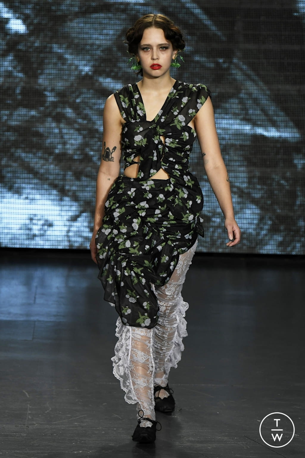 Fashion Week London Spring/Summer 2022 look 3 de la collection Yuhan Wang womenswear