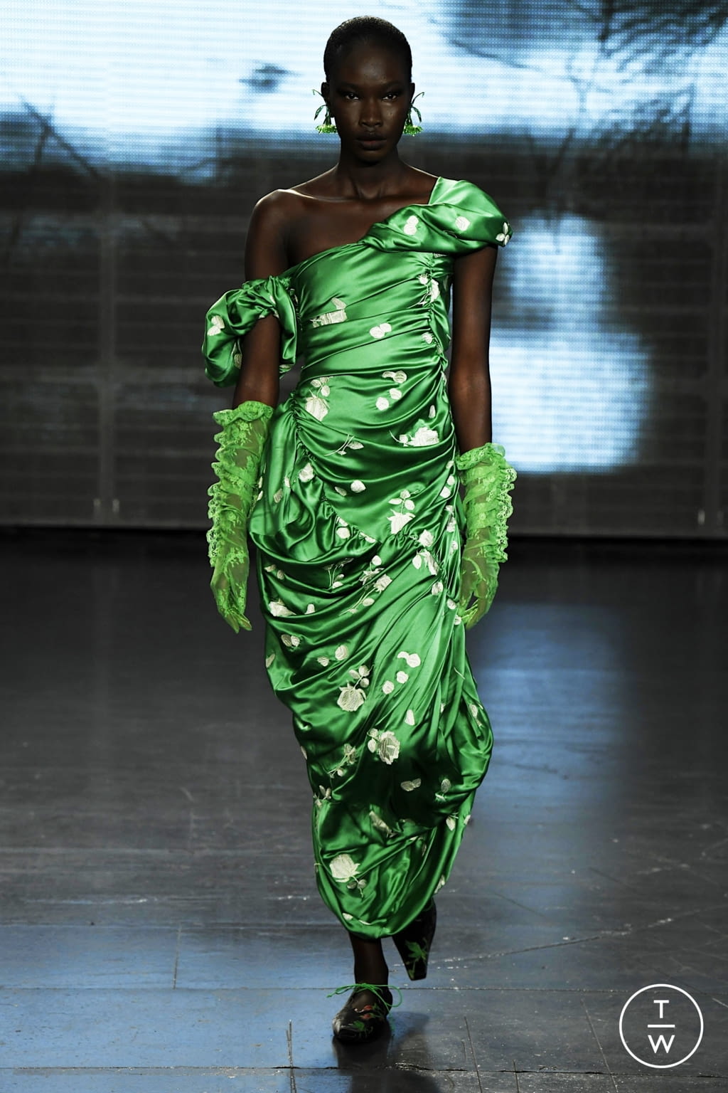 Fashion Week London Spring/Summer 2022 look 12 from the Yuhan Wang collection womenswear