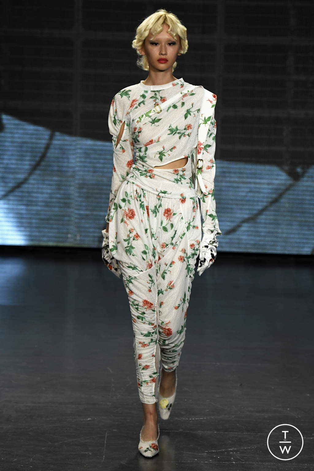 Fashion Week London Spring/Summer 2022 look 14 from the Yuhan Wang collection womenswear