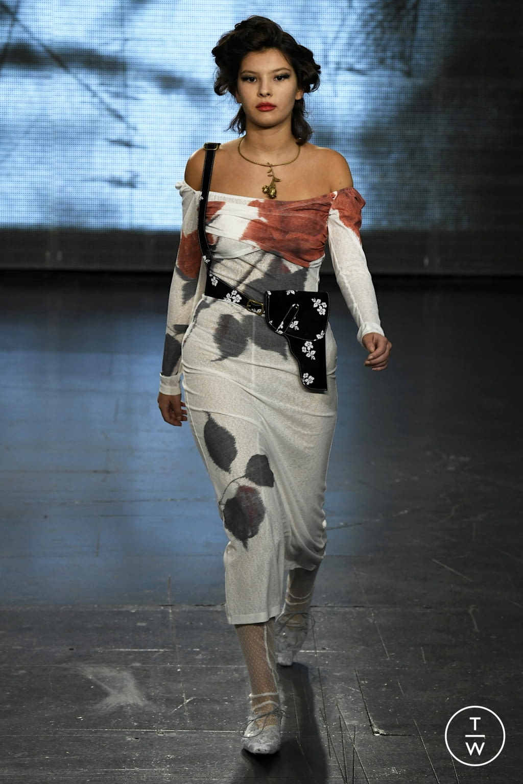 Fashion Week London Spring/Summer 2022 look 15 from the Yuhan Wang collection womenswear