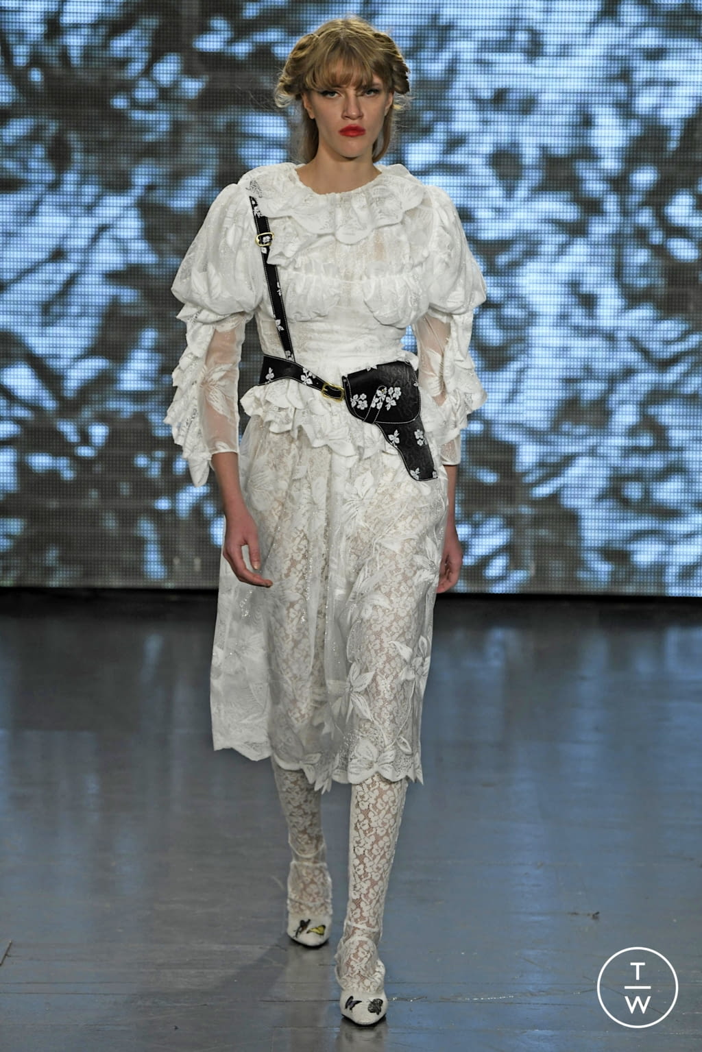 Fashion Week London Spring/Summer 2022 look 26 from the Yuhan Wang collection womenswear