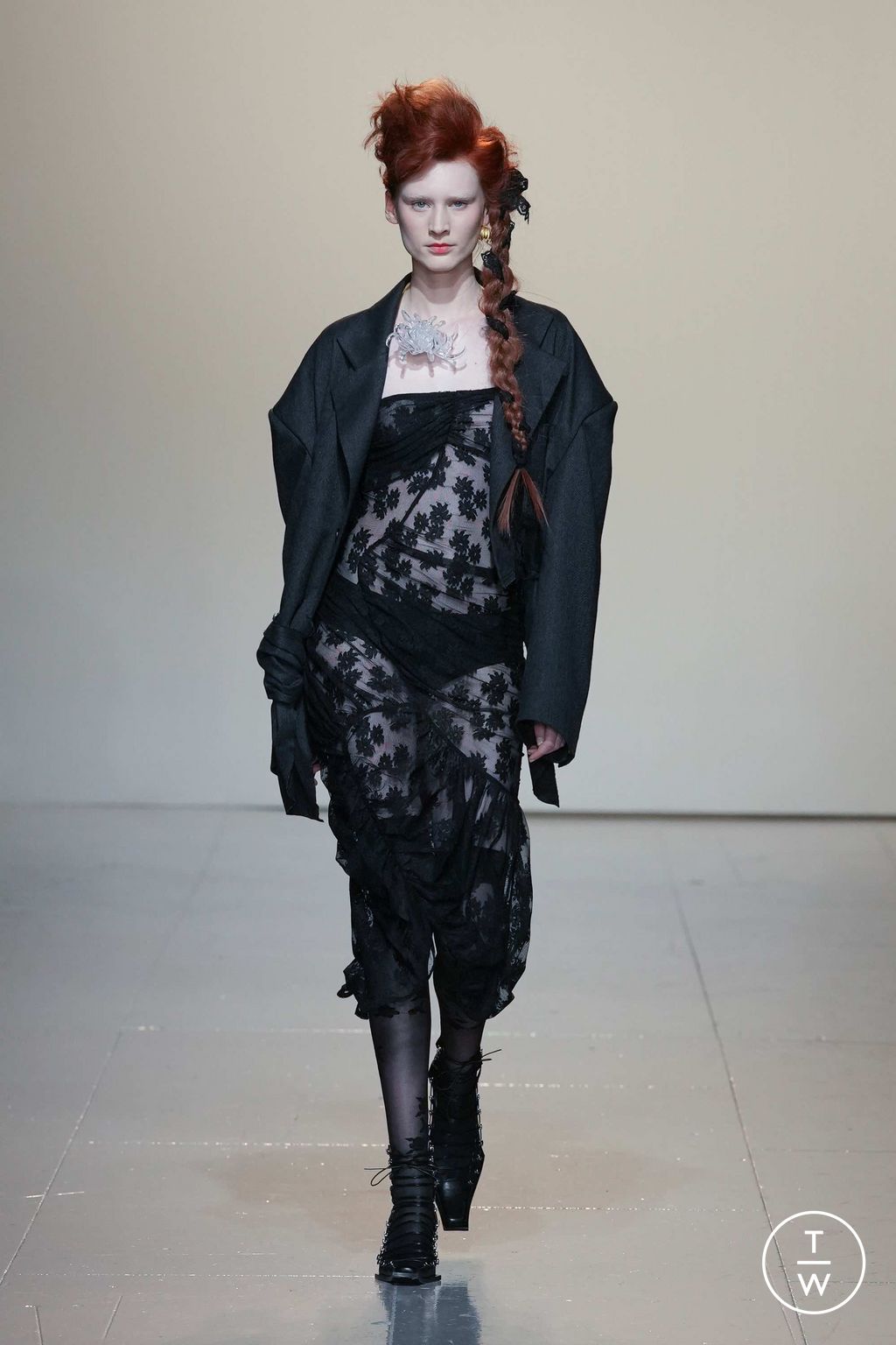 Fashion Week London Fall/Winter 2023 look 3 from the Yuhan Wang collection 女装