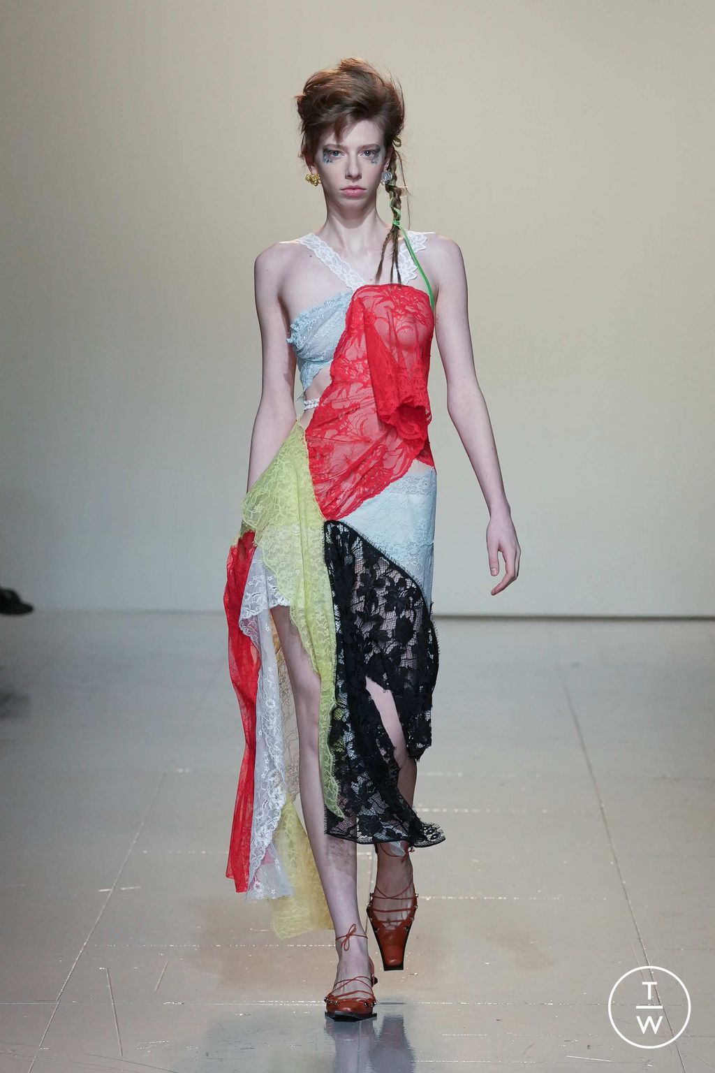 Fashion Week London Fall/Winter 2023 look 12 from the Yuhan Wang collection womenswear