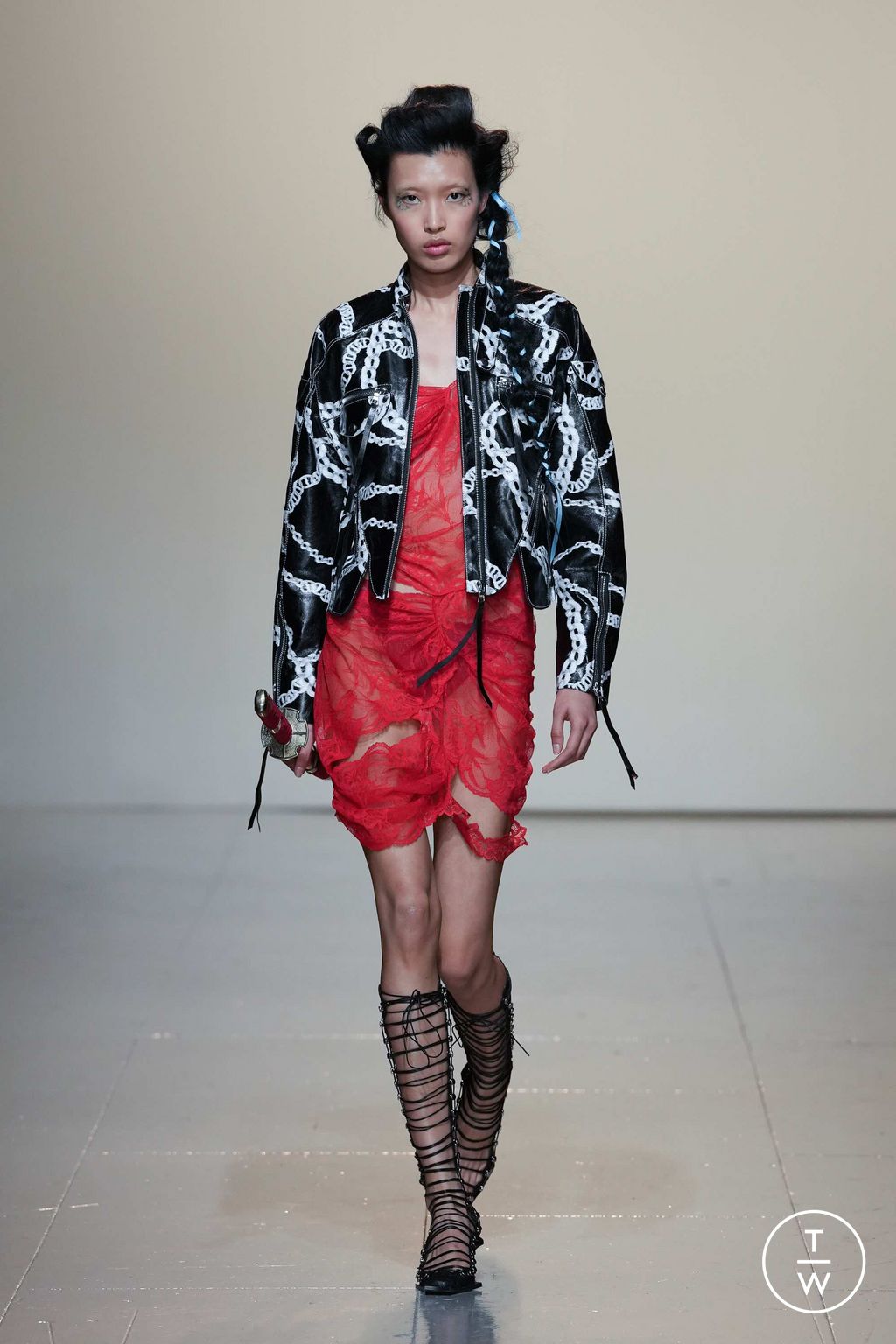 Fashion Week London Fall/Winter 2023 look 13 from the Yuhan Wang collection womenswear