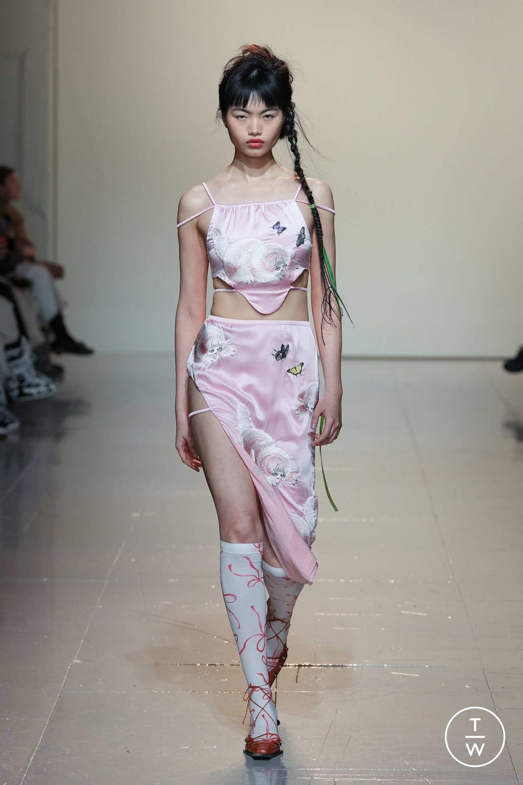 Fashion Week London Fall/Winter 2023 look 16 from the Yuhan Wang collection womenswear