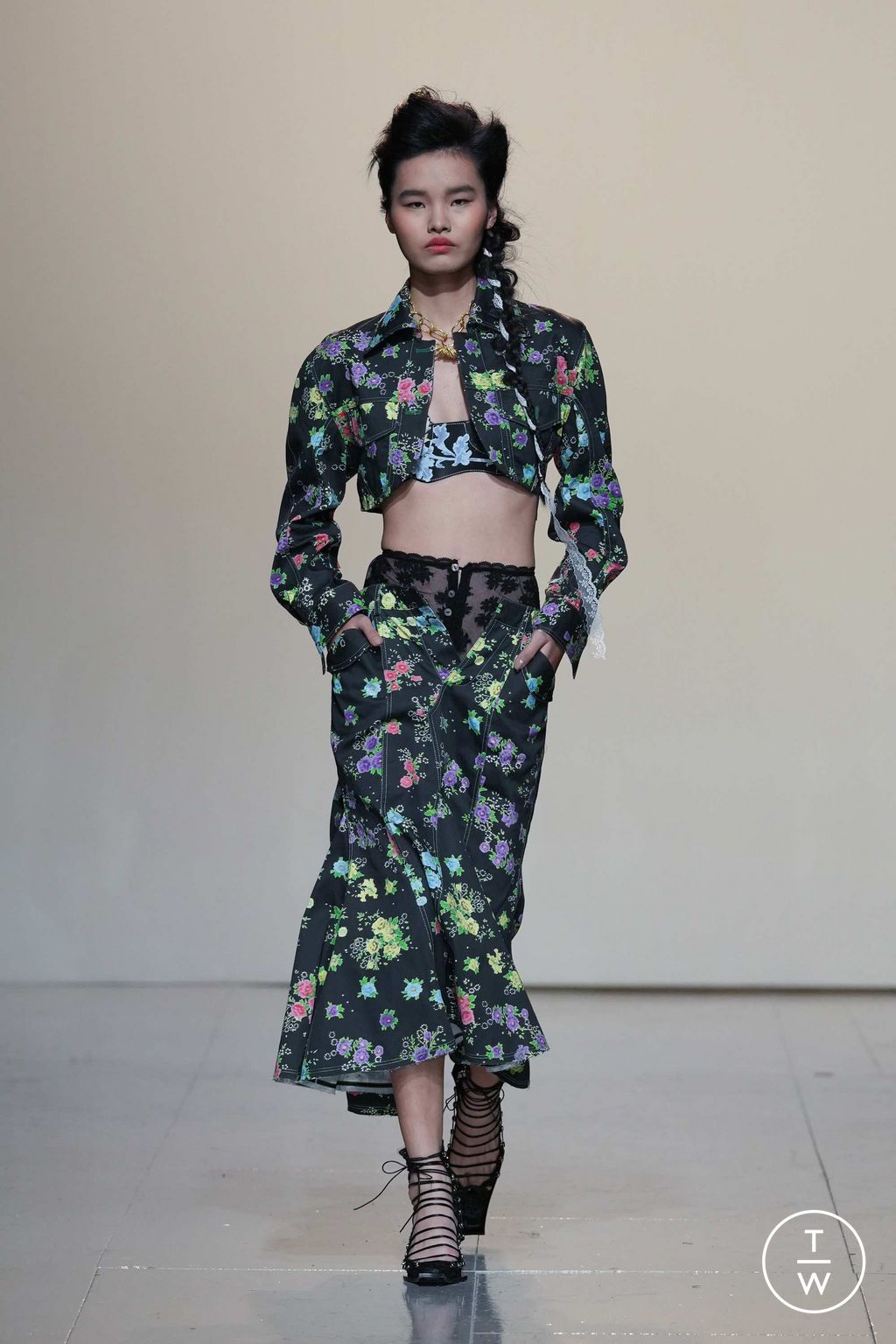 Fashion Week London Fall/Winter 2023 look 27 from the Yuhan Wang collection womenswear