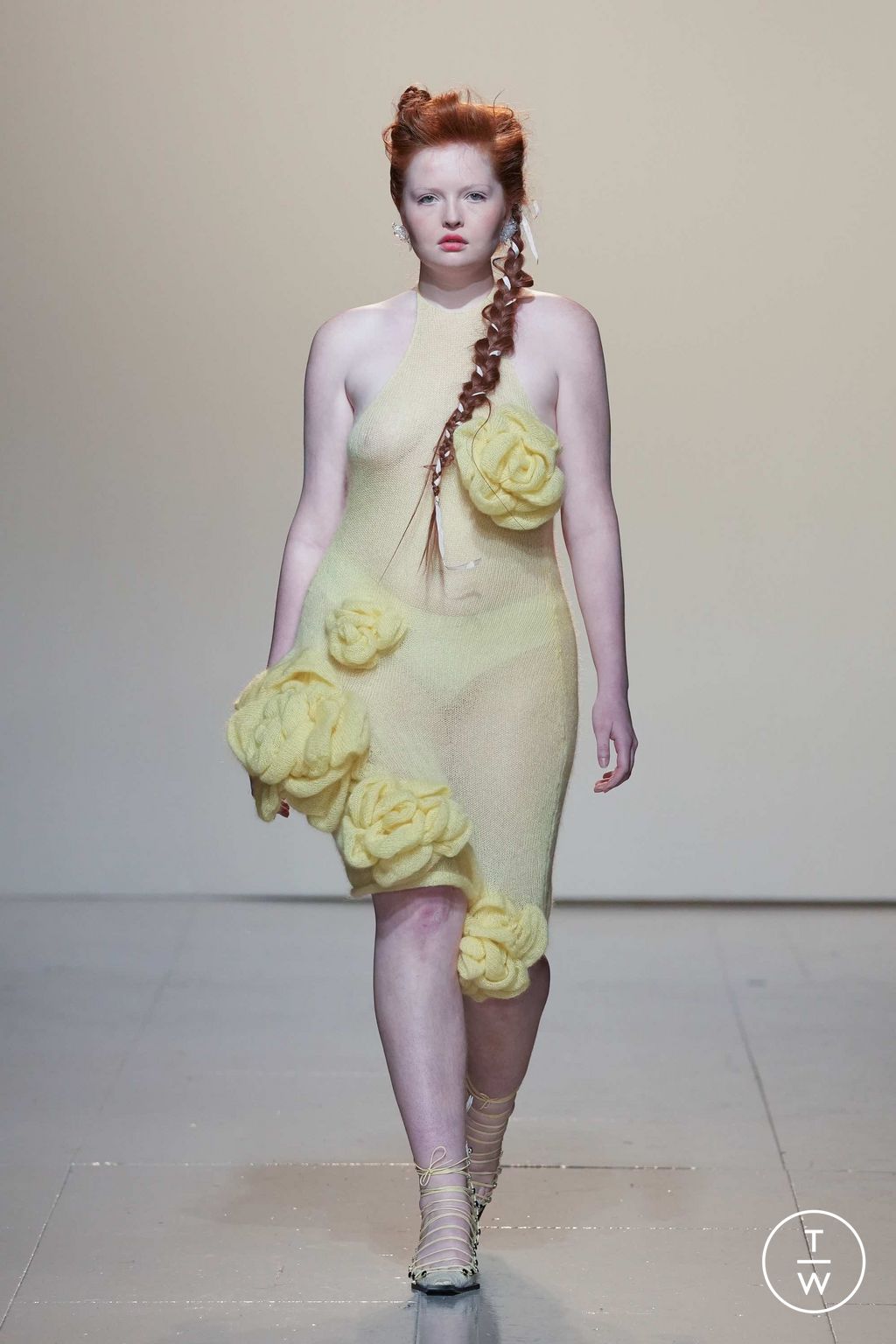 Fashion Week London Fall/Winter 2023 look 33 de la collection Yuhan Wang womenswear