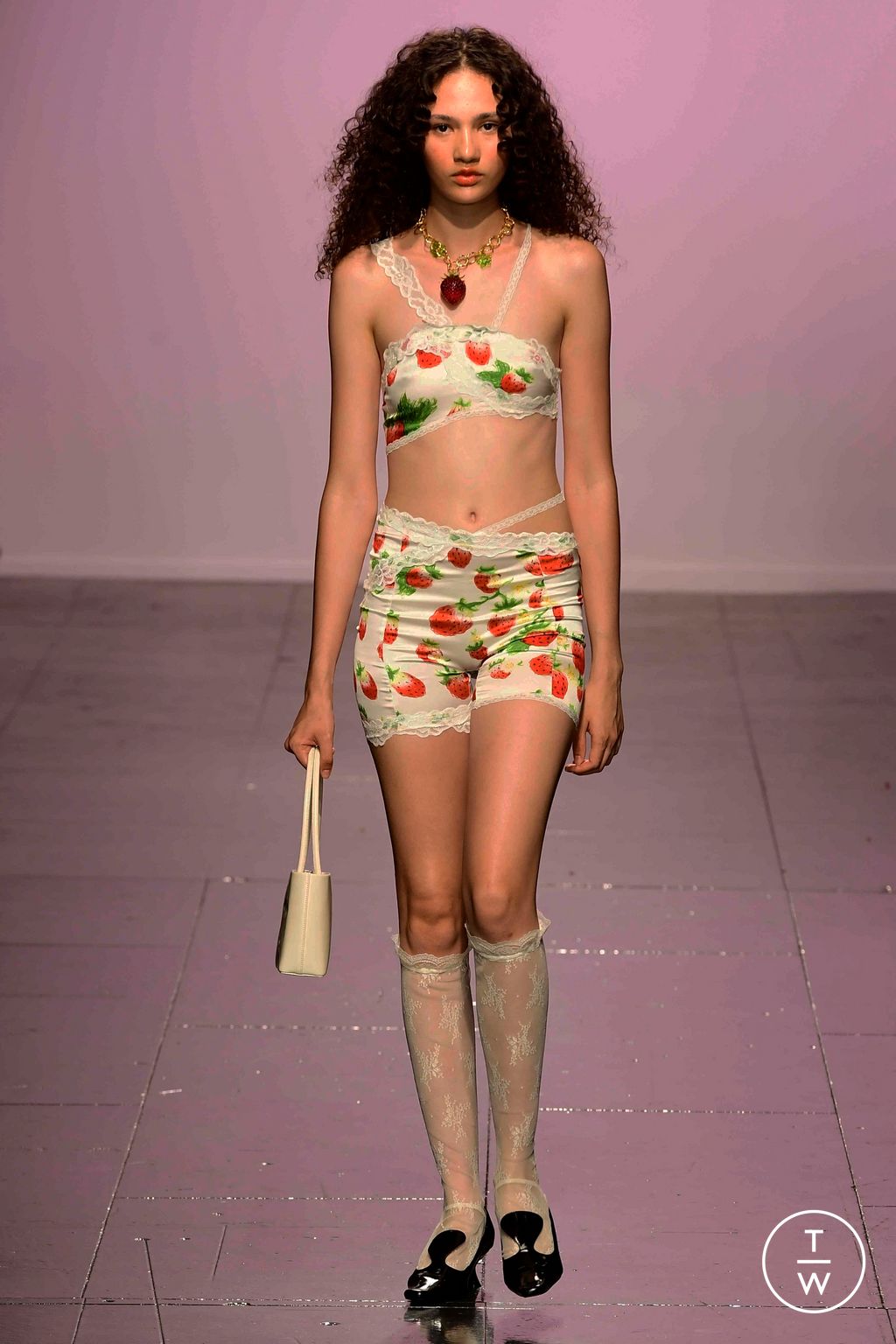 Fashion Week London Spring/Summer 2024 look 28 from the Yuhan Wang collection womenswear