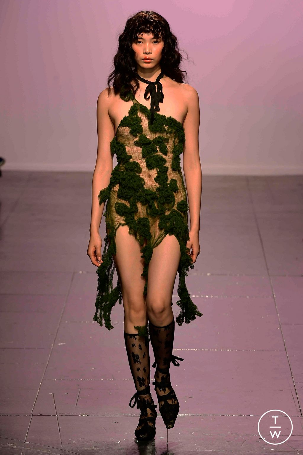 Fashion Week London Spring/Summer 2024 look 31 de la collection Yuhan Wang womenswear