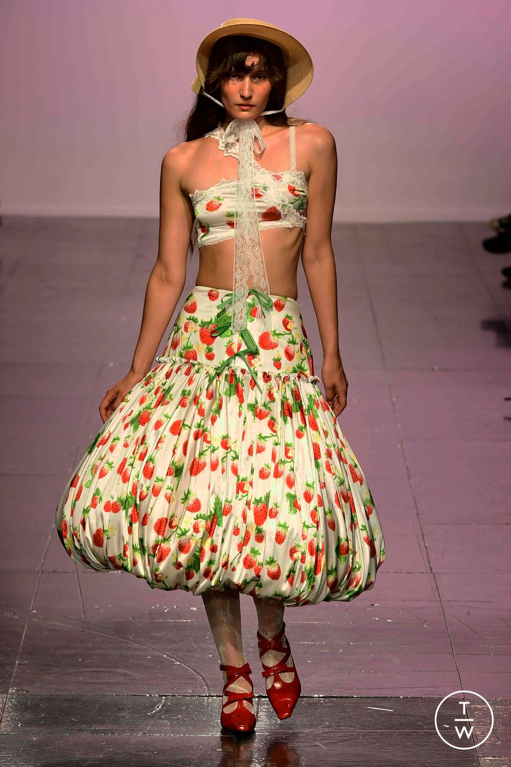 Fashion Week London Spring/Summer 2024 look 33 de la collection Yuhan Wang womenswear