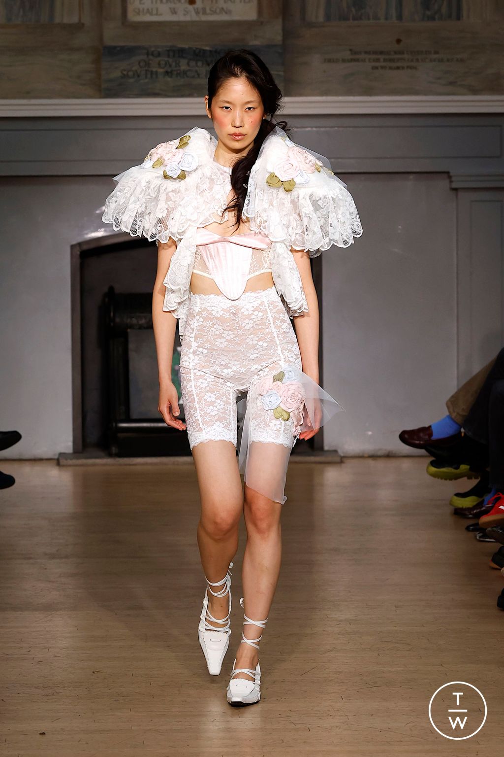 Fashion Week London Spring-Summer 2025 look 1 de la collection Yuhan Wang womenswear