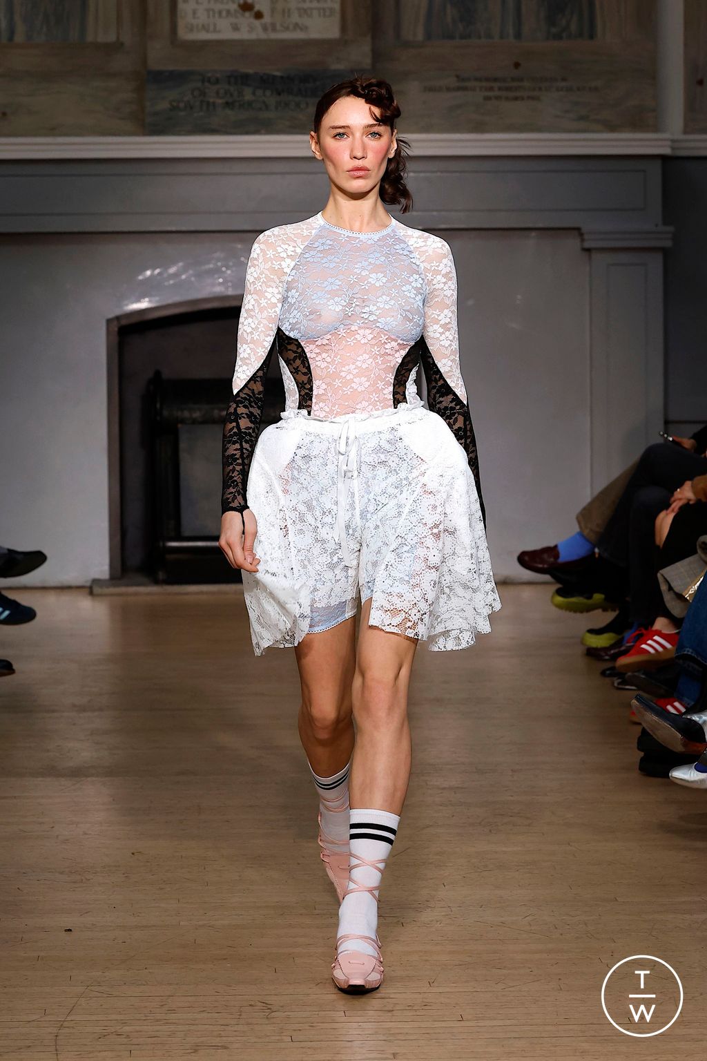 Fashion Week London Spring/Summer 2025 look 2 from the Yuhan Wang collection womenswear