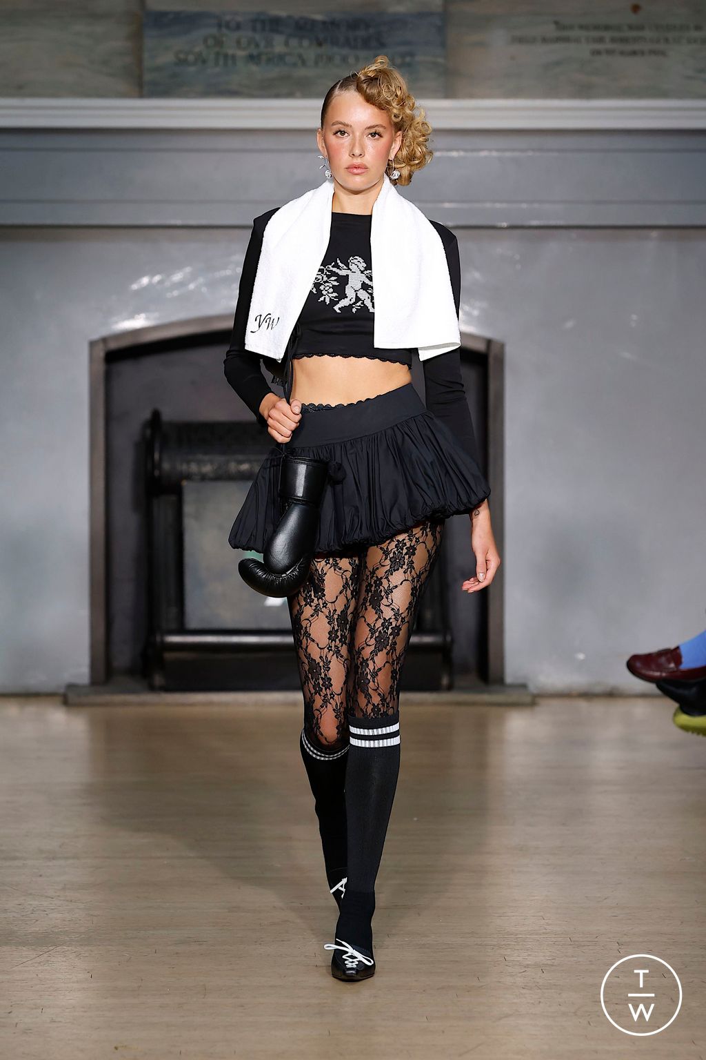Fashion Week London Spring/Summer 2025 look 17 from the Yuhan Wang collection womenswear