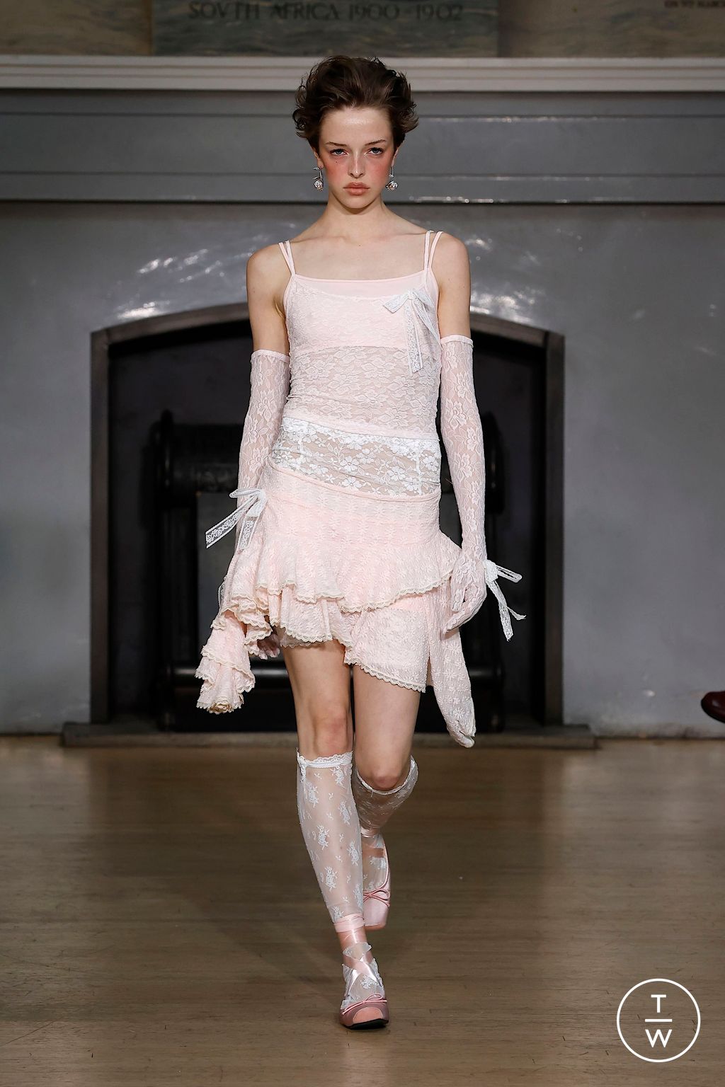 Fashion Week London Spring/Summer 2025 look 27 from the Yuhan Wang collection womenswear