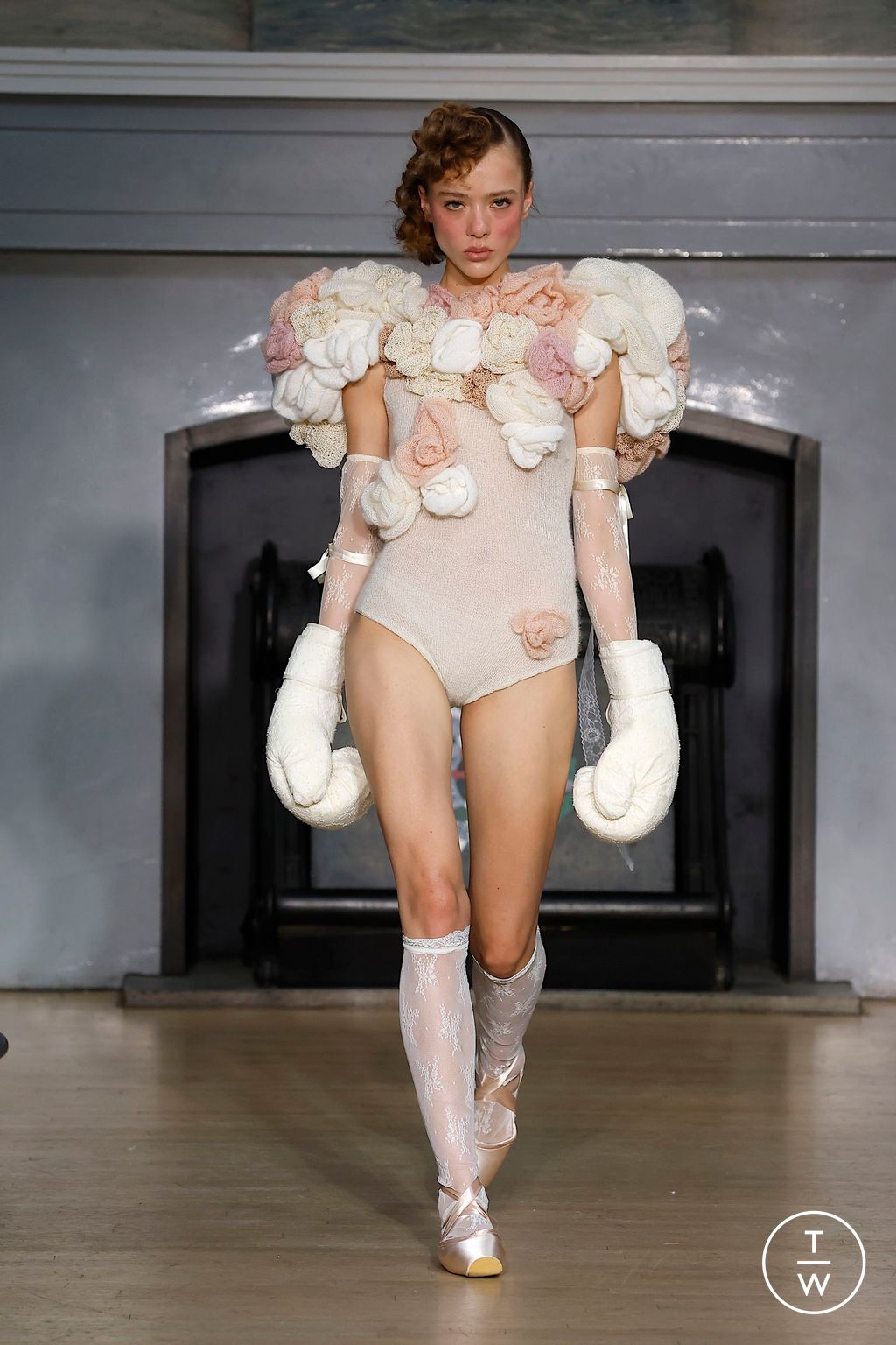Fashion Week London Spring/Summer 2025 look 31 from the Yuhan Wang collection womenswear