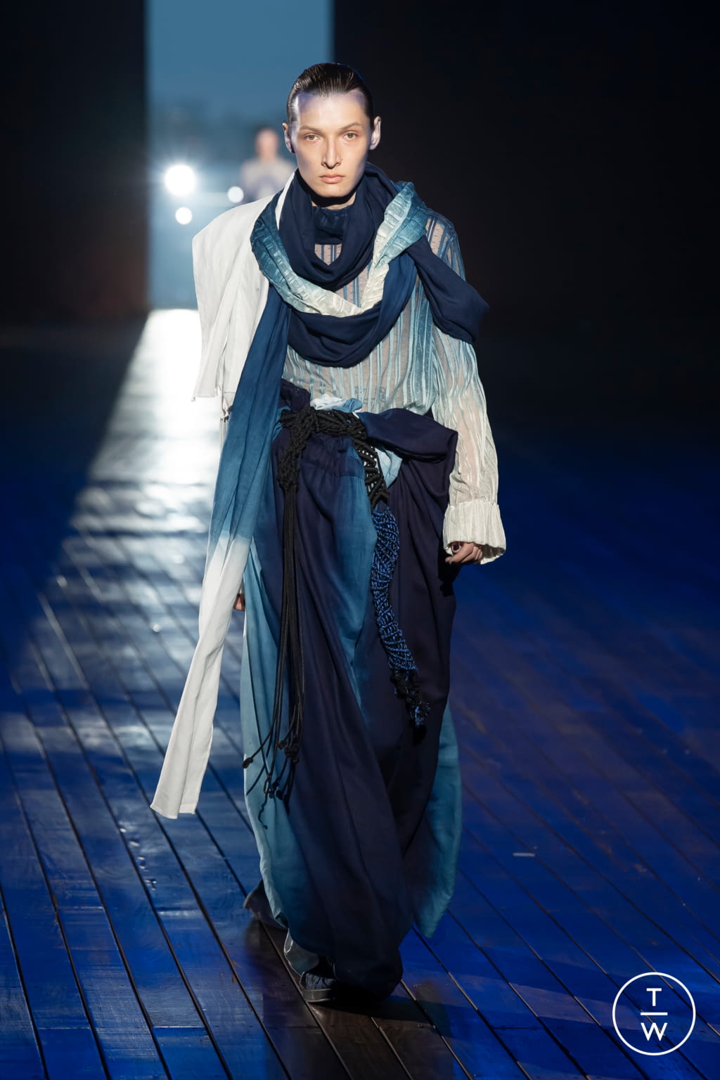 Fashion Week Paris Fall/Winter 2021 look 16 from the Yuima Nakazato collection 高级定制