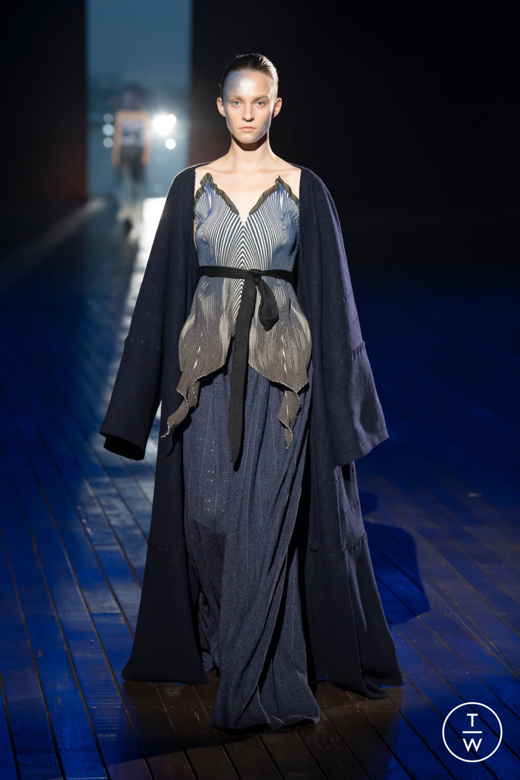 Fashion Week Paris Fall/Winter 2021 look 21 from the Yuima Nakazato collection 高级定制