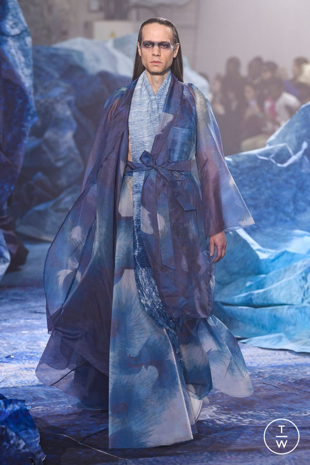 Fashion Week Paris Fall/Winter 2022 look 7 de la collection Yuima Nakazato couture