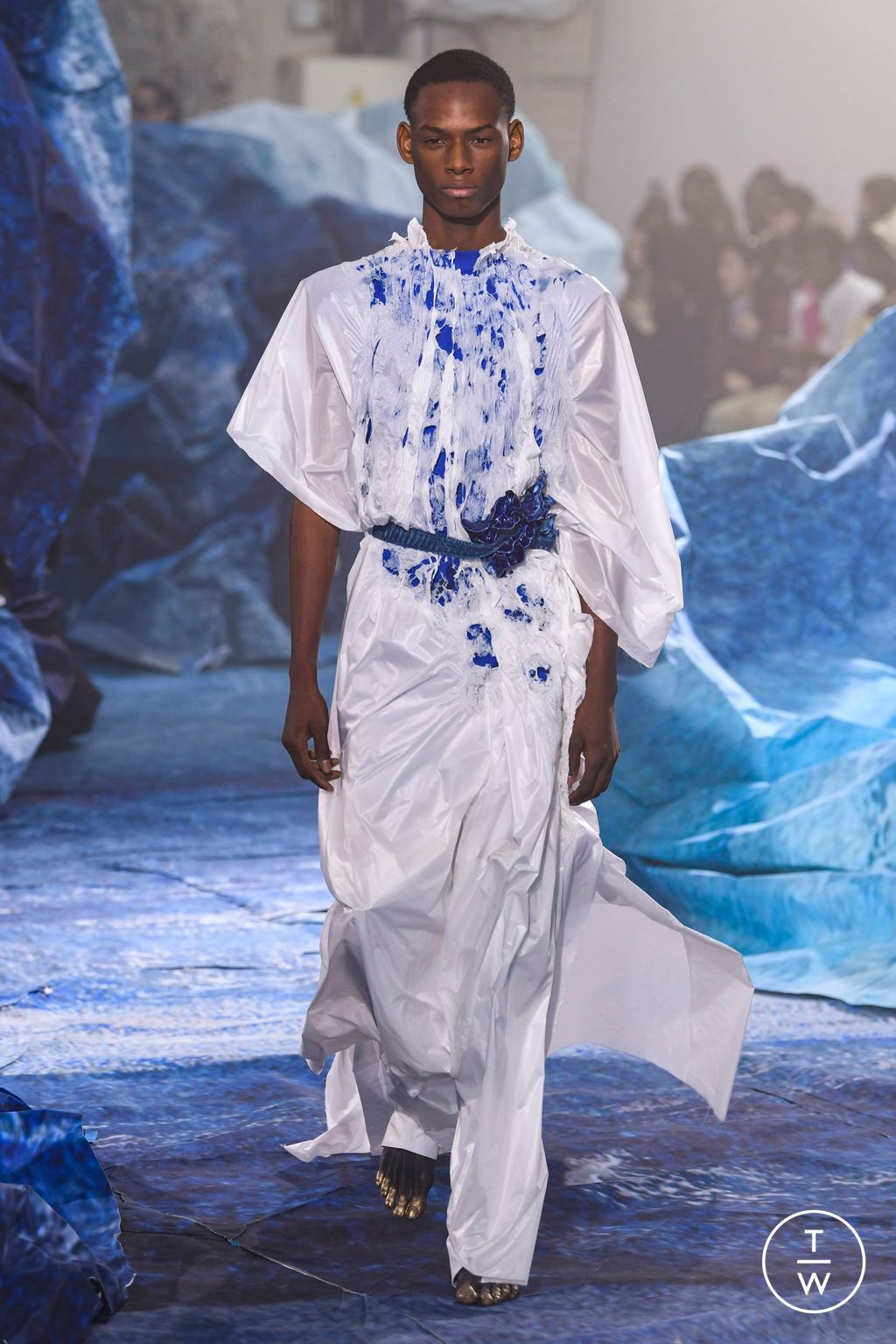 Fashion Week Paris Fall/Winter 2022 look 9 from the Yuima Nakazato collection couture