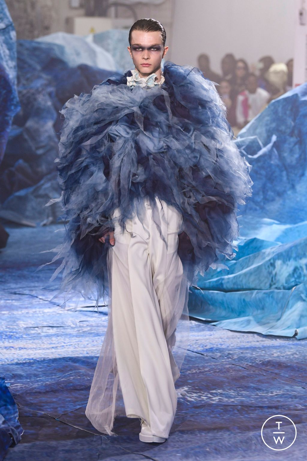 Fashion Week Paris Fall/Winter 2022 look 12 from the Yuima Nakazato collection couture