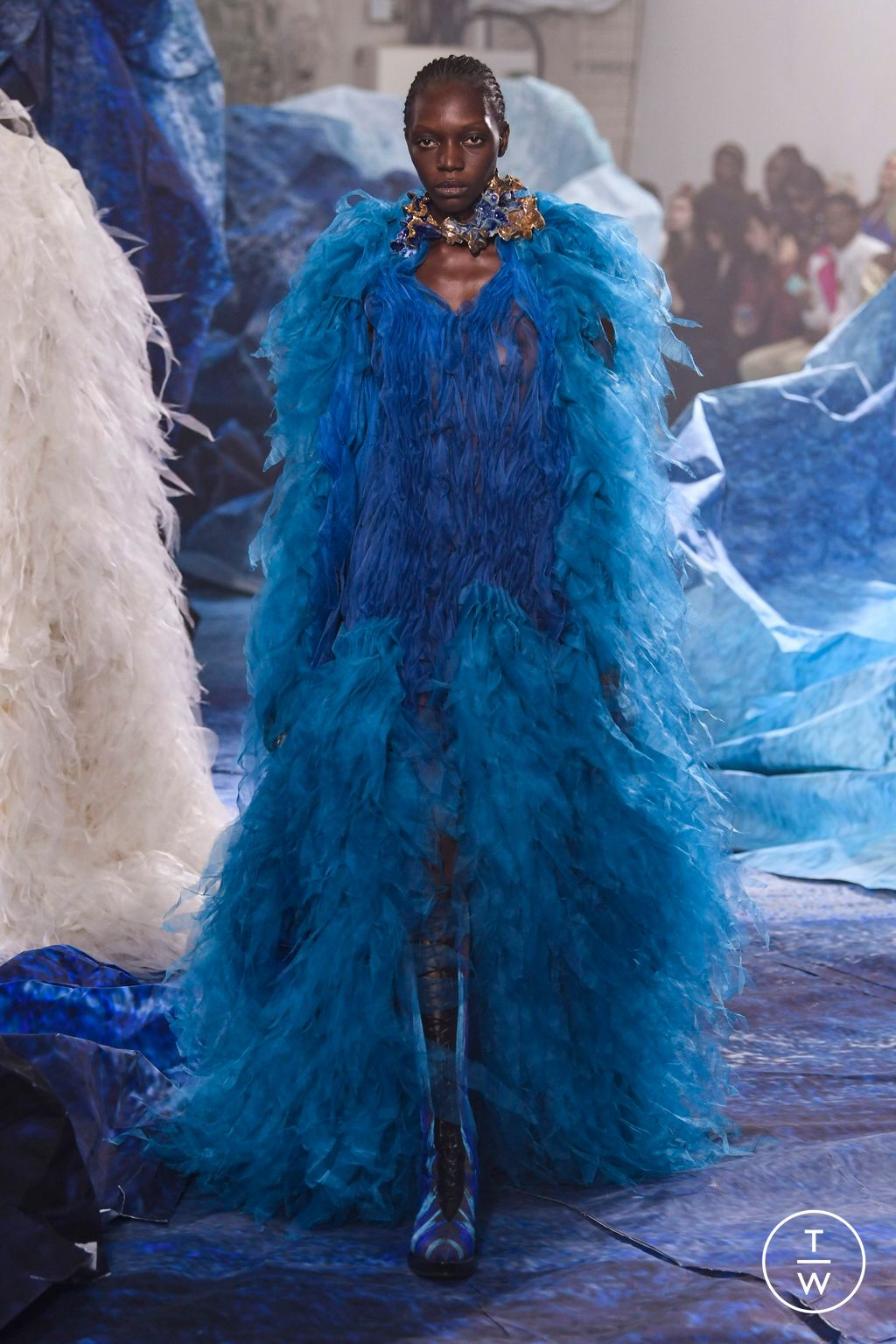 Fashion Week Paris Fall/Winter 2022 look 17 from the Yuima Nakazato collection couture