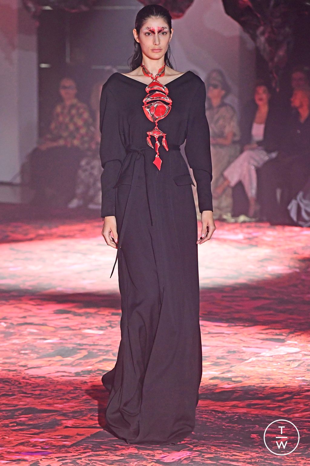 Fashion Week Paris Fall/Winter 2023 look 3 from the Yuima Nakazato collection couture