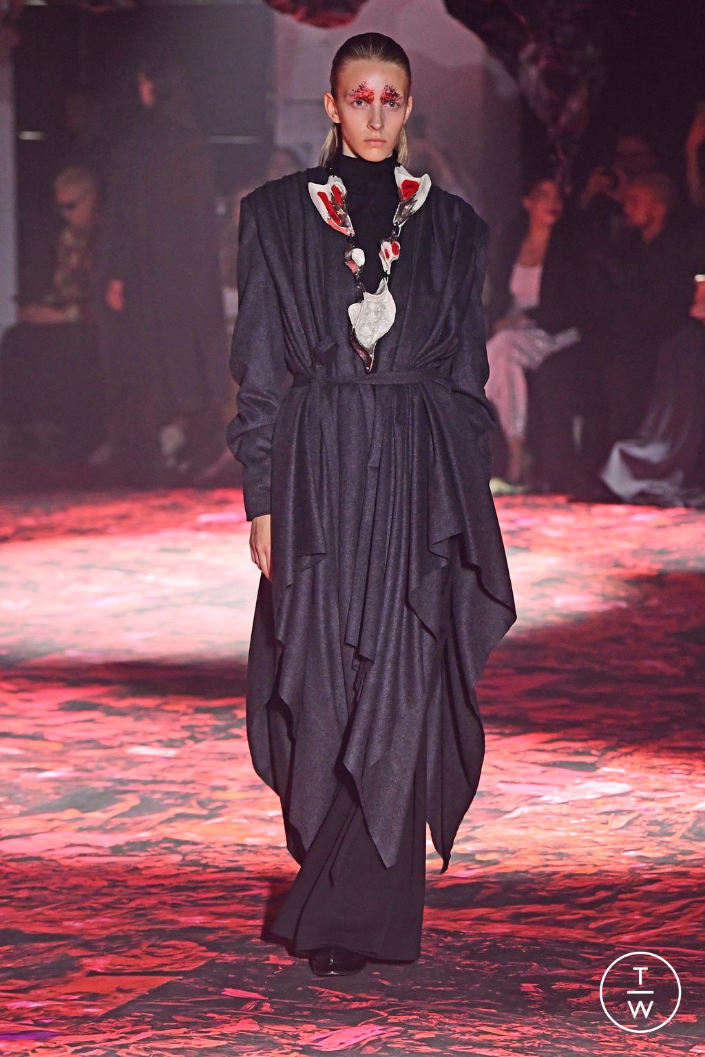 Fashion Week Paris Fall/Winter 2023 look 5 from the Yuima Nakazato collection couture