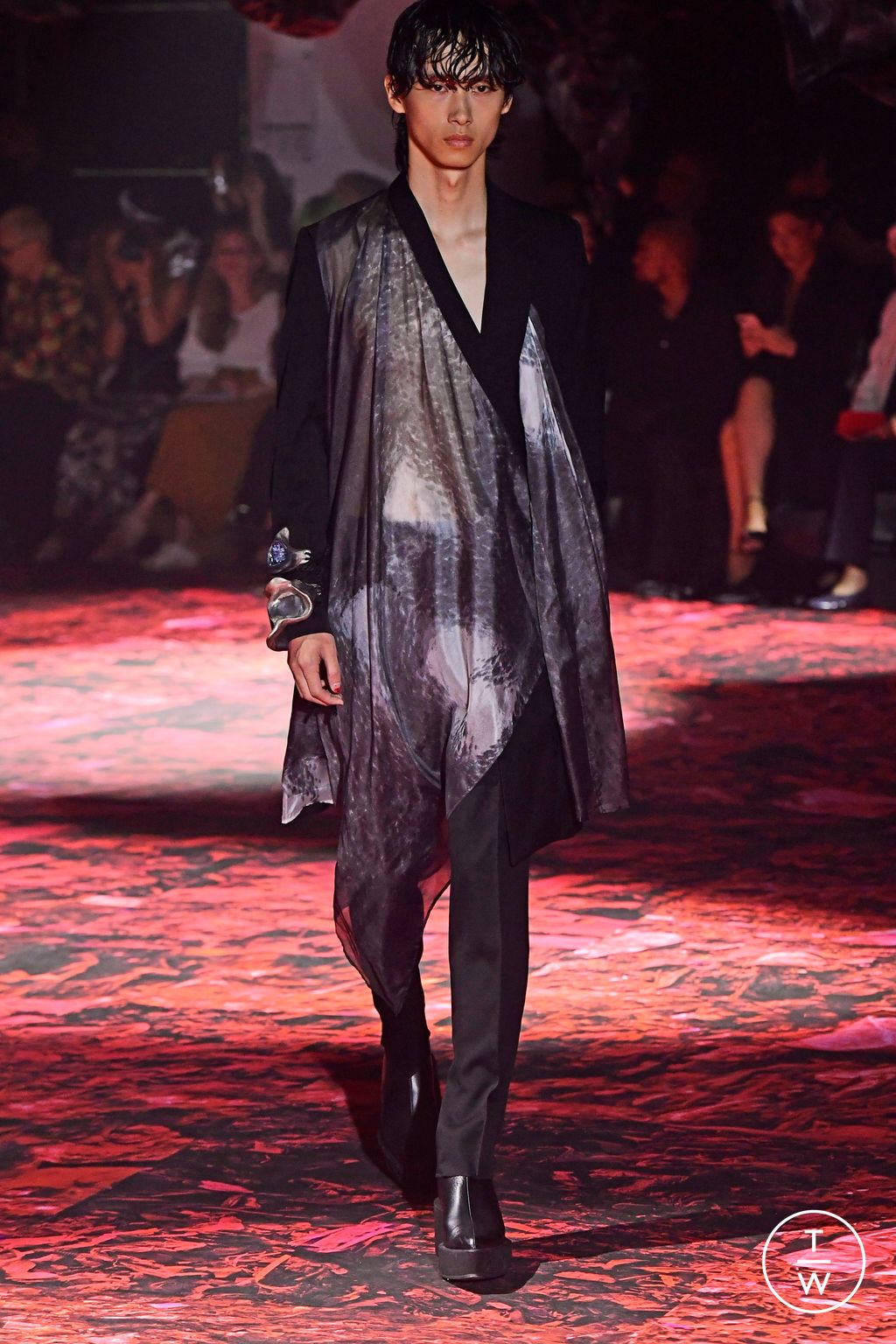 Fashion Week Paris Fall/Winter 2023 look 10 from the Yuima Nakazato collection 高级定制