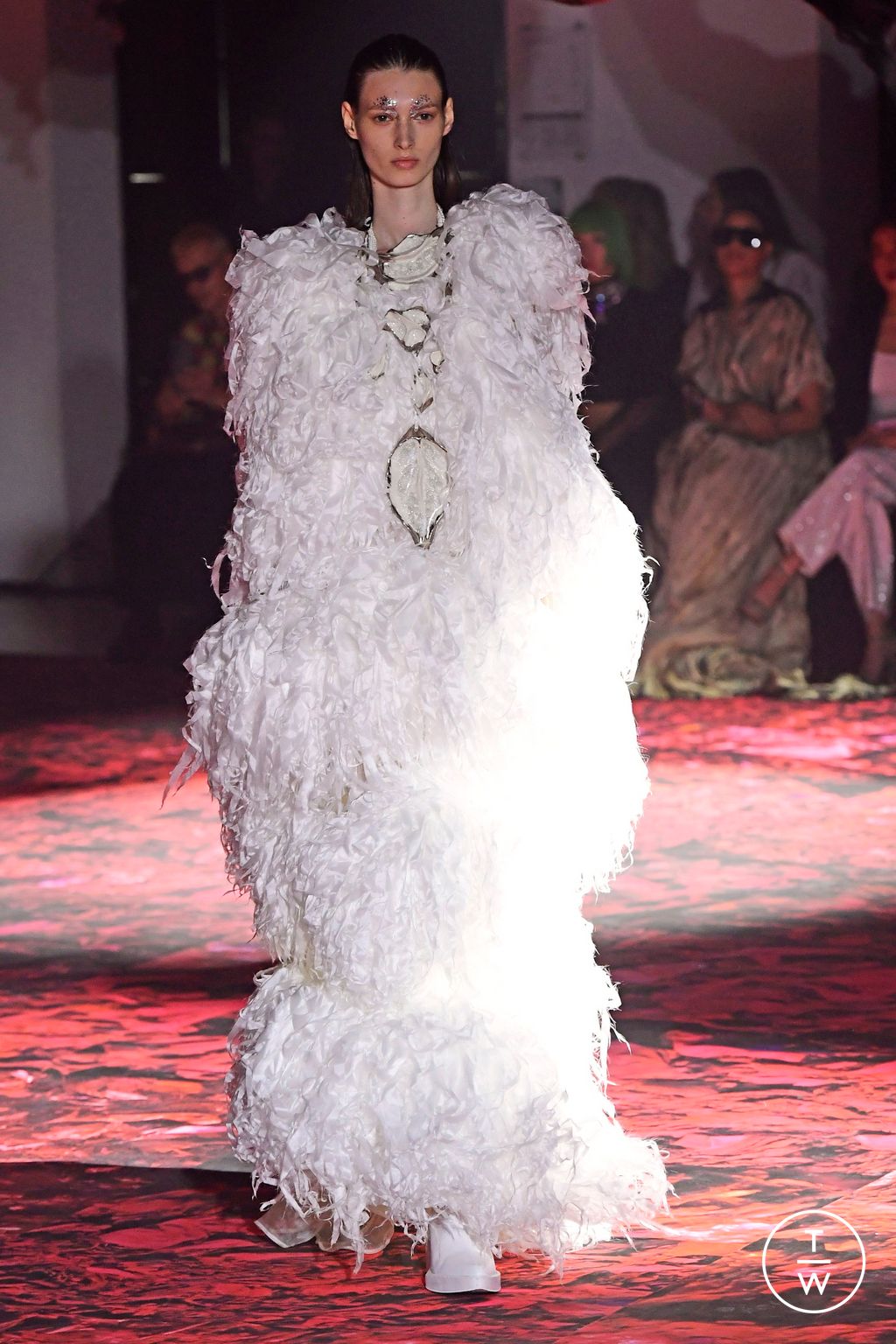 Fashion Week Paris Fall/Winter 2023 look 11 de la collection Yuima Nakazato couture