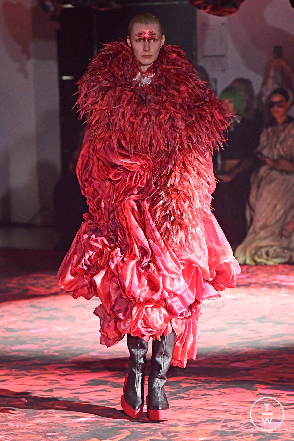 Fashion Week Paris Fall/Winter 2023 look 12 from the Yuima Nakazato collection couture