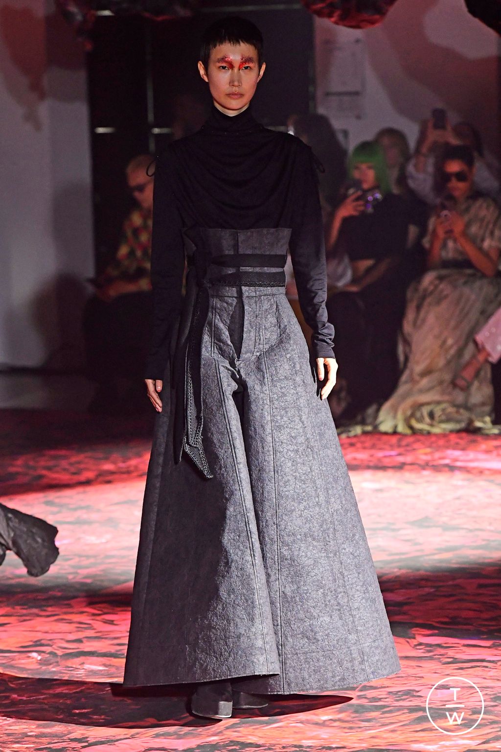 Fashion Week Paris Fall/Winter 2023 look 15 from the Yuima Nakazato collection couture
