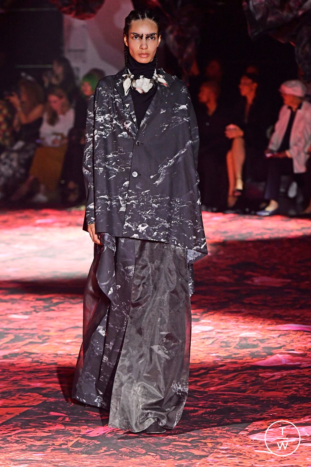 Fashion Week Paris Fall/Winter 2023 look 17 de la collection Yuima Nakazato couture