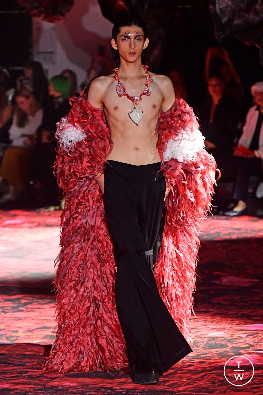 Fashion Week Paris Fall/Winter 2023 look 21 de la collection Yuima Nakazato couture