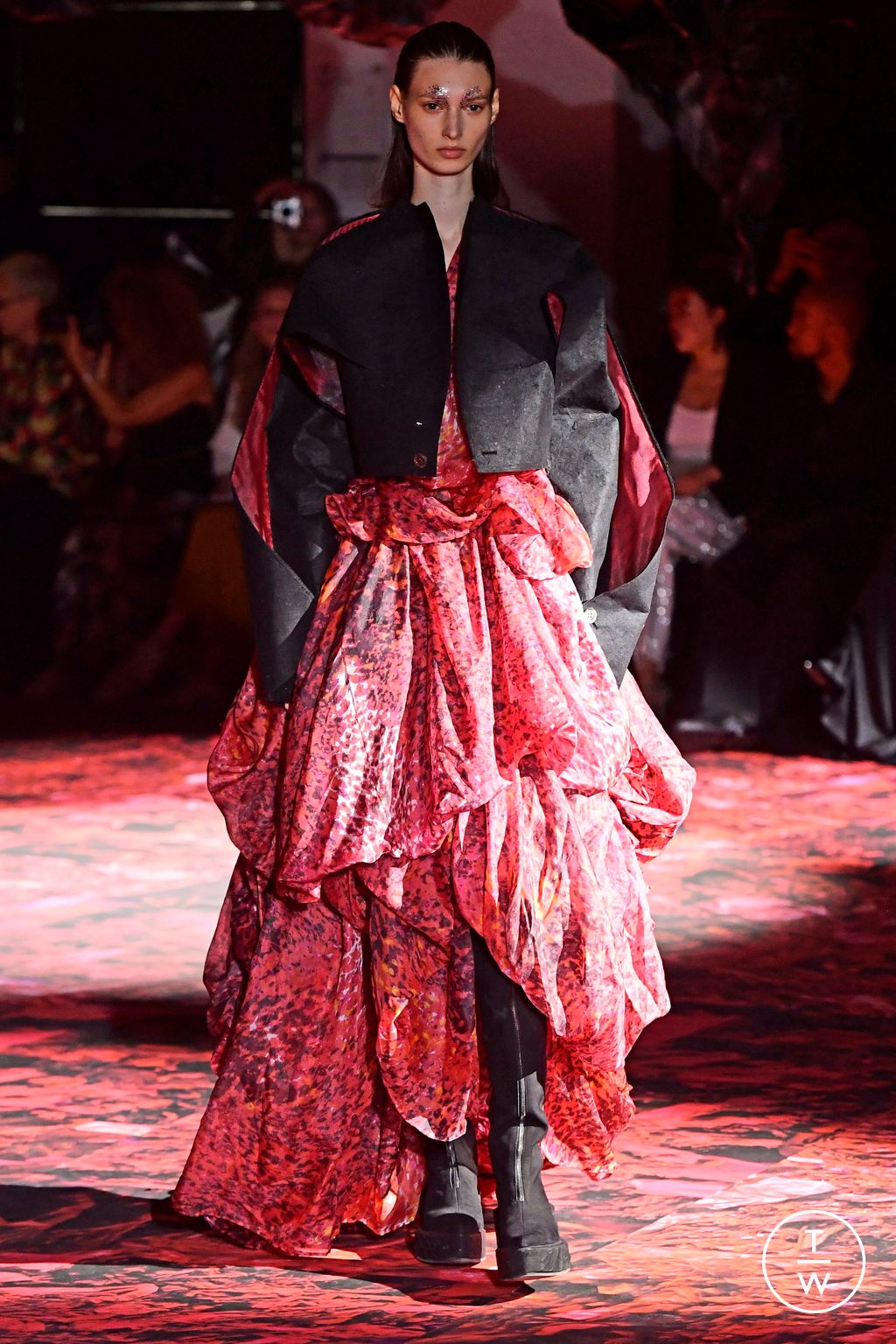 Fashion Week Paris Fall/Winter 2023 look 27 de la collection Yuima Nakazato couture