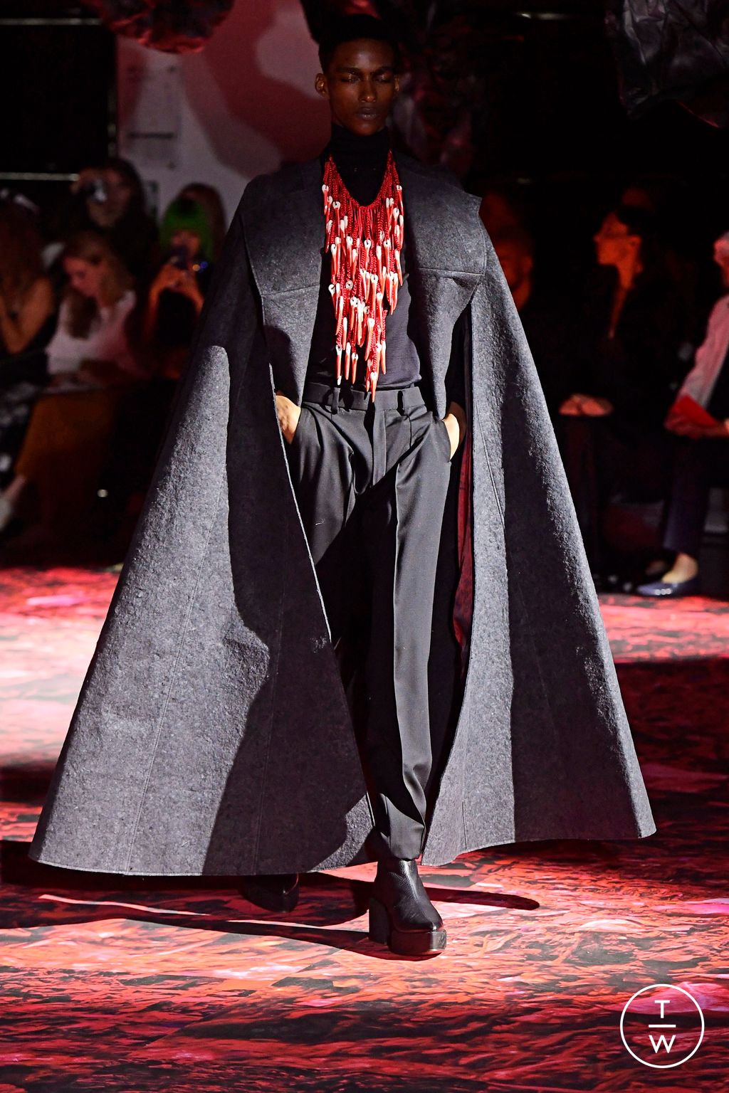 Fashion Week Paris Fall/Winter 2023 look 29 from the Yuima Nakazato collection couture