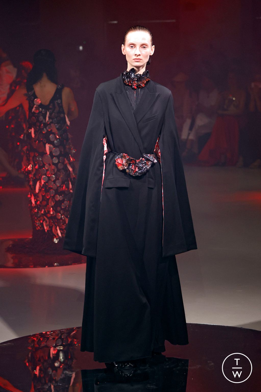 Fashion Week Paris Fall/Winter 2024 look 5 de la collection Yuima Nakazato couture