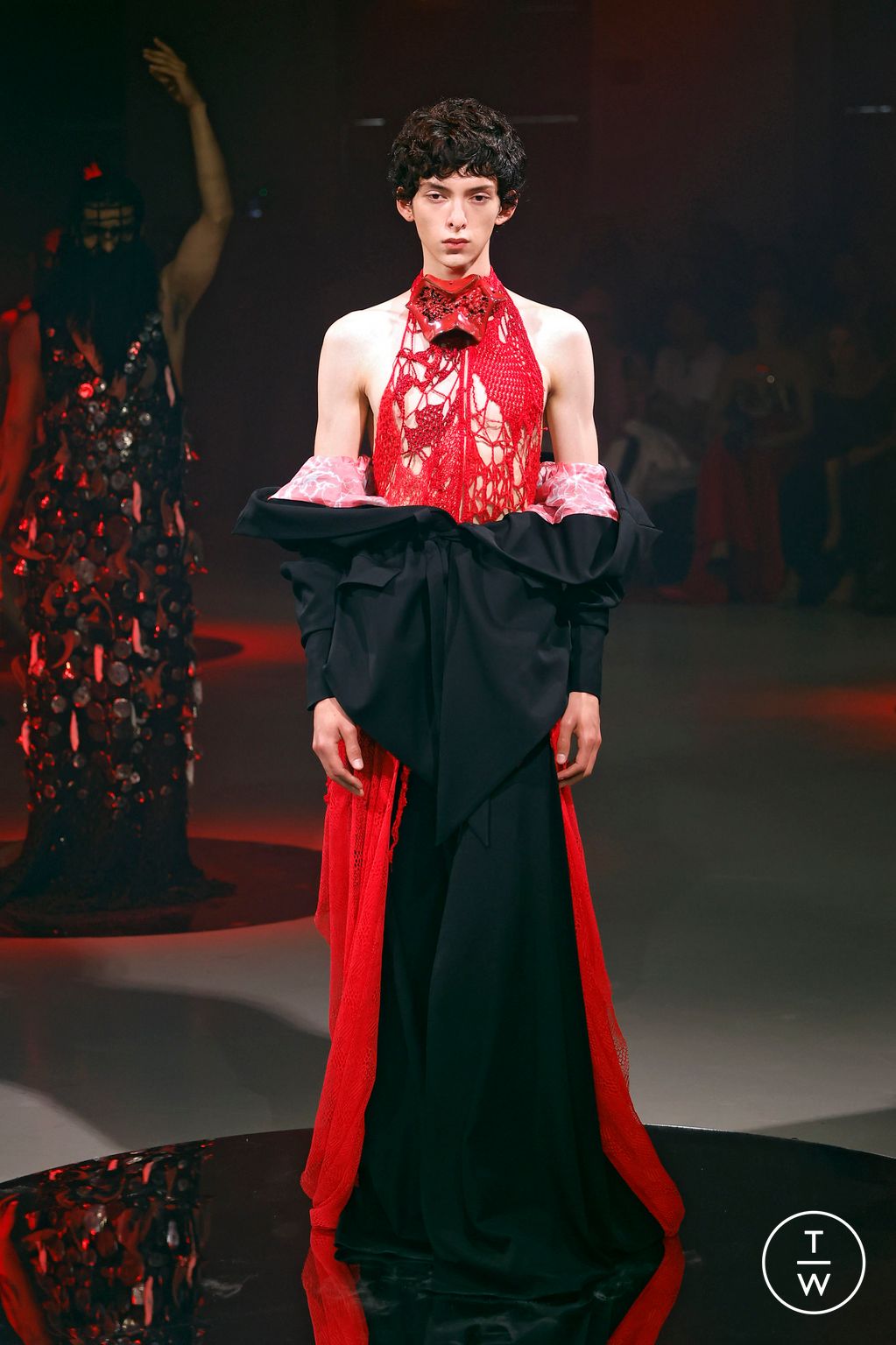 Fashion Week Paris Fall/Winter 2024 look 13 from the Yuima Nakazato collection couture