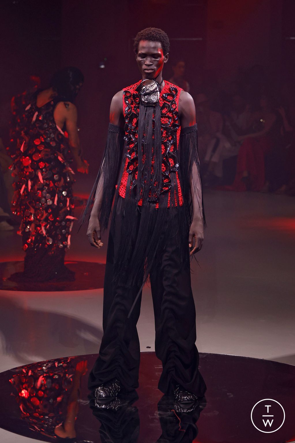 Fashion Week Paris Fall/Winter 2024 look 16 from the Yuima Nakazato collection couture